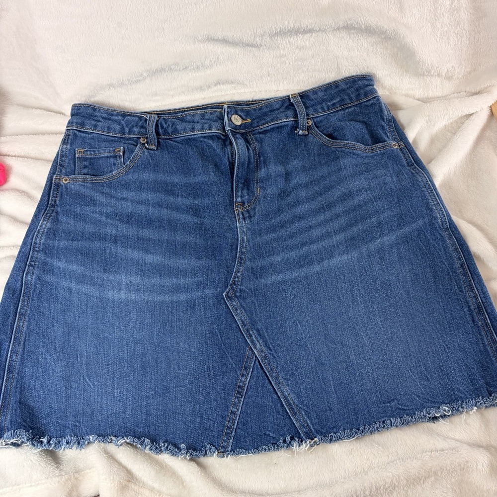 Old Navy High-Rise Denim Mini Skirt Distressed Frayed Hem‎ Women's Size 14 EUC